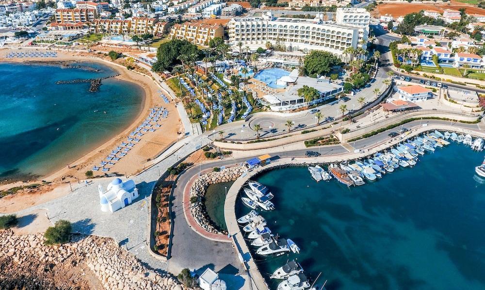Üdülőközpont Golden Coast 4*