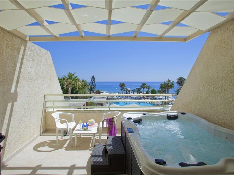 Golden Coast Resort 4*
